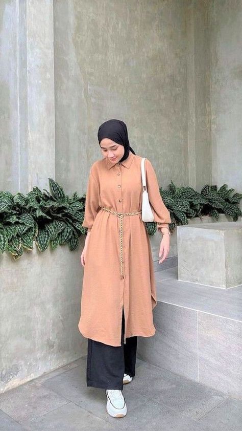 Tunic Hijab Style, Tunik Hijab Style Casual, Mom Clothing Style, Tunik Hijab Style, Tunic Hijab, Ootd Hijab Style, Muslim Outfits Casual, Hijabi Fashion Casual, Fashion Top Outfits