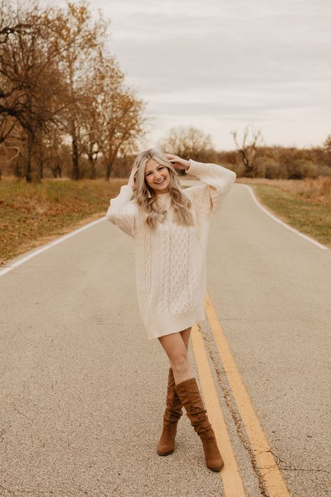 Avery’s fall senior session Senior Photo Outfits Winter, Cold Senior Pictures, Winter Senior Photo Ideas, Senior Pictures Outfits Winter, Winter Senior Pictures Outfits, Winter Senior Photography, Winter Senior Pictures, Fall Senior Session, Fall Senior Portraits