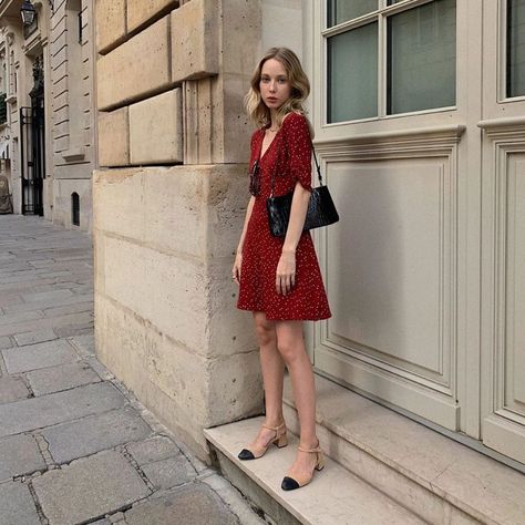 @misvemir ❤️Le style à la française // #frenchgirl #frenchygirl  #parisian #paris #parisienne  #lestyleàlafrançaise #lookoftheday… Red Short Dress Outfit, Long Dress Shoes, Short Red Dress Outfit, Short Dress Outfit, Sabyasachi Lehenga Bridal, Red Short Dress, Dress Shorts Outfit, Spring Heels, Red Dress Outfit