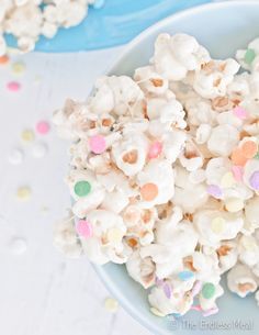 Unicorn Popcorn, Cake Popcorn, Birthday Cake Popcorn, Sweet Popcorn, Popcorn Treats, Popcorn Recipe, Popcorn Recipes, Tea Party Birthday, Party Snacks