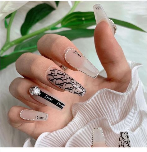 Clear Glitter Nails, Dior Nails, Unghie Sfumate, Kawaii Nails, Luxury Nails, Beautiful Nail Art, Nail Extensions, Nude Nails, Black Nails