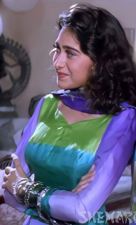 Karisma Kapoor beautiful pics in Jeet movie #KarismaKapoor #beautiful #Jeetmovie 00s Bollywood, Bollywood 90s, Raja Hindustani, Karishma Kapoor, 90s Actresses, Karisma Kapoor, Retro Bollywood, Actress Without Makeup, Outfits Woman