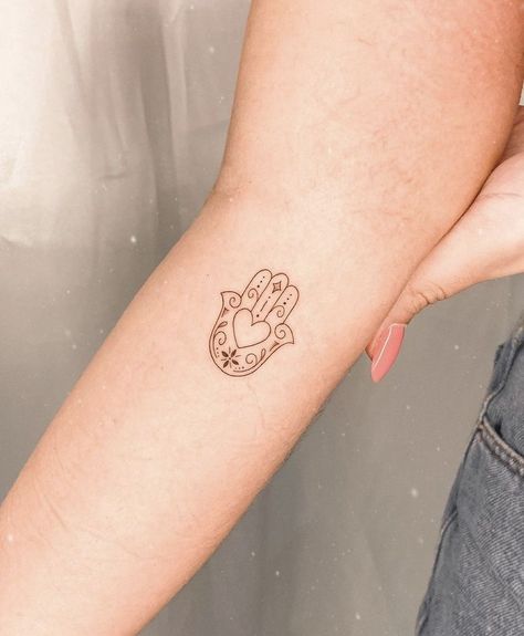 Hamsa Star Of David Tattoo, Hamsa Tattoo Jewish, Dainty Hamsa Tattoo, Hamsa Small Tattoo, Tiny Hamsa Tattoo, Small Hamsa Tattoos For Women, Hamsa Tattoo Design Simple, Hasma Tattoos For Women, Middle East Tattoo