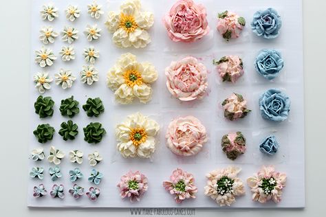 Woodland Baking Ideas, Gold Buttercream Flowers, Tiny Buttercream Flowers, Small Buttercream Flowers, 70th Cake, Rose Buttercream, Stump Cake, Tree Stump Cake, Blossom Cake