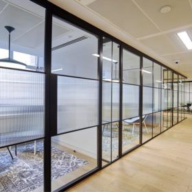 Condé Nast | Trendy Shoreditch Edition Glass Partitions in Mayfair Office Partition Design, Glass Partition Designs, Glass Office Partitions, Office Design Inspiration, Modern Office Space, Office Interior Design Modern, Modern Office Interiors, Public Space Design, Corporate Office Design