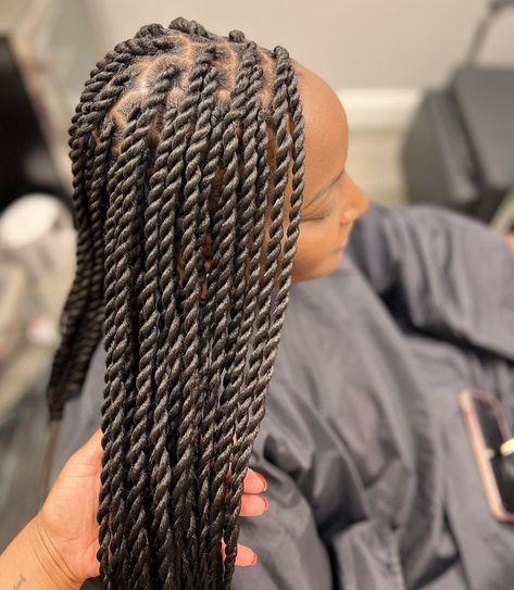 30 Homecoming Hairstyles We Lov Colored Senegalese Twist, Medium Senegalese Twist, Short Senegalese Twist, Black Hair Protective Styles, Elegant Prom Hairstyles, Senegalese Twist Style, Marley Twist Hairstyles, Rope Braids, Twist Box Braids