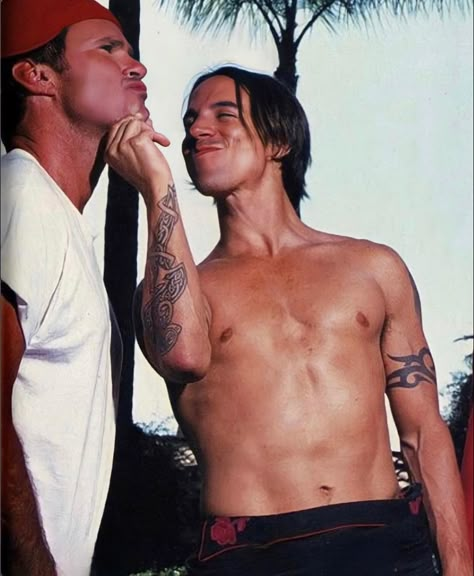 Rock Boys, Dave Navarro, Rock Aesthetic, Anthony Kiedis, Hottest Chili Pepper, Chilli Pepper, Zoo Wee Mama, Red Hot Chili Peppers, Hot Chili