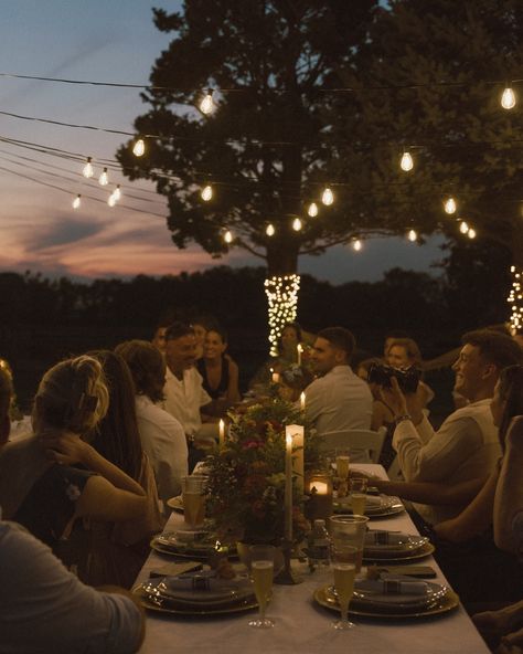 Rehearsal dinner on the farm 🥹 Rehearsal Dinner Cookout, Rehearsal Dinner Backyard, Western Chic Rehearsal Dinner, Simple Rehearsal Dinner Ideas, Rehearsal Dinner Food Ideas, Casual Rehearsal Dinner Ideas, Backyard Rehearsal Dinner Ideas, Western Rehearsal Dinner, Backyard Rehearsal Dinner