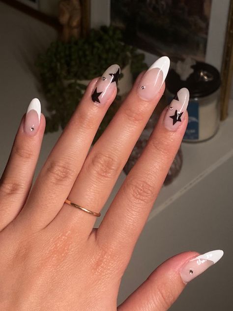 Almond Nail Inspo Stars, Star Nail Designs French Tip, Oval Star Nails, White Star Almond Nails, Oval Nails Star Design, Nail Designs With White Tips, White French Tip With Design Almond, Almond French Tip With Stars, Stars French Tip Nails