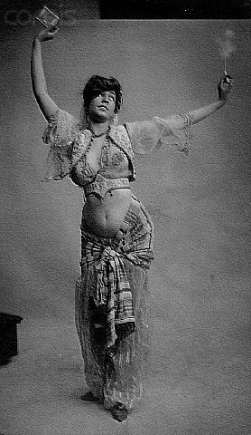 IH169634 | 1900 --- Belly Dancer Holding up Package of Cigar… | Flickr Rachel Brice, Vintage Burlesque, Vintage Dance, Shotting Photo, Belly Dancer, Belly Dance Costumes, Belly Dancers, Vintage Portraits, Dance Photography