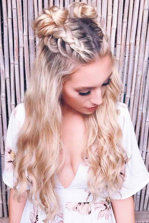 Bohemian hairstyles are worth mastering because they are creative, pretty and so wild. We have a super hairstyles for bohemian look that you can master every day and to any music festival. #bohohair #bohemianhair #longhairstyles Summer Hair Trends, Bohemian Hairstyles, Wedding Hair Down, Penteado Cabelo Curto, Festival Hair, Long Blonde, Half Up Half Down Hair, Boho Hairstyles, Long Blonde Hair