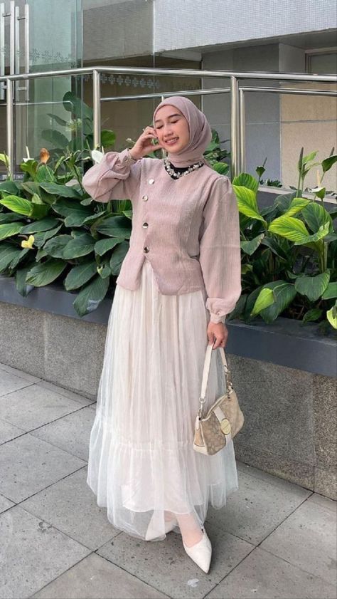 #ootdhijab #ootdhijabindo #hijabfashion #ootdindo #hijabers #hijabindonesia #hijabstyle #hijabootd #fashionhijab #hijab #hijabmurah #hijabootdindo #gamismurah #bajuhijab #supplierhijab #hijaboutfit #gamissyari #gamiscantik #olshophijab #hijabtutorial #ootdindonesia #bajumuslim #tunikmurah #tunik #tutorialhijab #jilbabmurah #hijabsyari #hijabmodern #gamis #hijabchic Mix And Match Outfits Hijab, Femininity Style, Kondangan Outfit, Fesyen Islam, Rok Outfit, Outfit Hijab Casual, Estilo Hijab, Fashion Top Outfits, Style Hijab