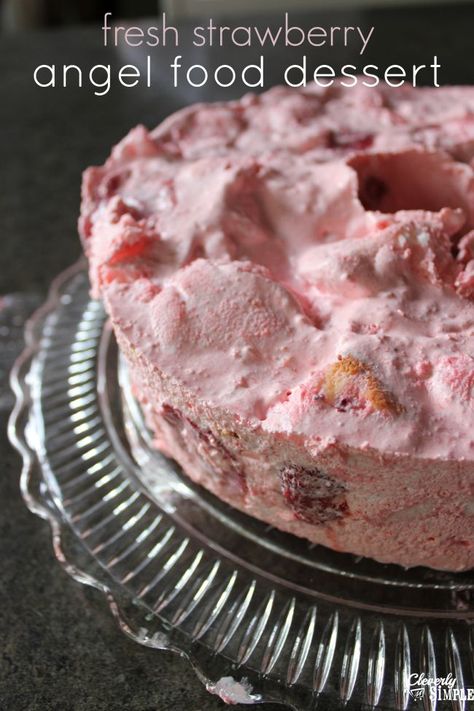 Fresh strawberry dessert recipe made with angel food cake!  Simple and delicious! Strawberry Angel Food Dessert, Fresh Strawberry Recipes Desserts, Torte Recipes, Fresh Strawberry Desserts, Cleverly Simple, Strawberry Angel Food Cake, Angel Food Cake Desserts, Cake Frozen, Cake Torte