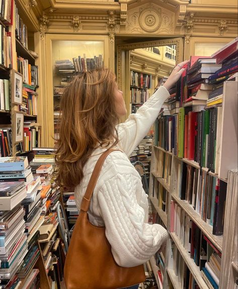 #library #aesthetic #bookshelf #reading #fallfashion #winteroutfit Library Poses Aesthetic, Cute Bookworm Outfits, Library Instagram Story Ideas, Library Pictures Instagram, Library Story Instagram, Library Instagram Pictures, Library Instagram Story, Library Aesthetic Girl, Library Pose Ideas