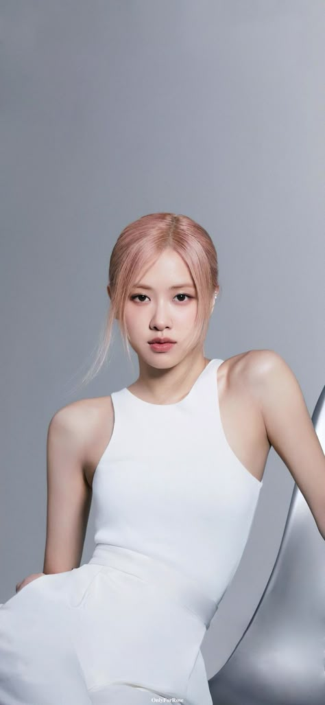 Rose White Blackpink, Sulwhasoo Rosé, Rose Blackpink Photoshoot, Rosé Blackpink White, Rosé Visual, Rosé Dazed, Dior Photoshoot, Rose Photoshoot, Aesthetic Oc