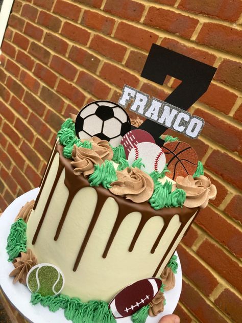 American Football Cake Ideas, Football Drip Cake, Buttercream Football Cake, Cake For Football Lover, Chocolate Football Birthday Cake, Football Cakes, Sports Cake, Football Drip, Foot Ball