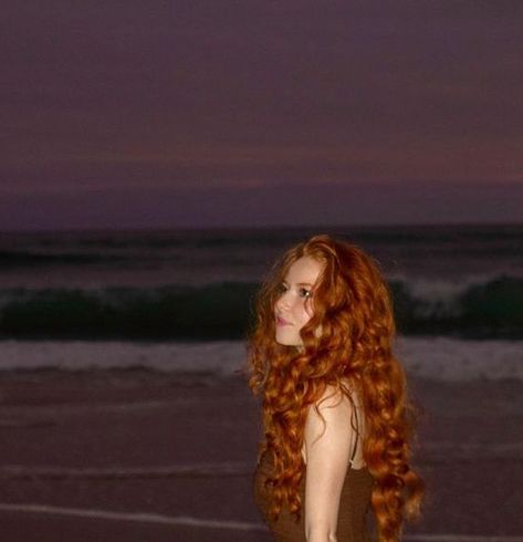 Waves With Bangs, Winter Haircuts, Francesca Capaldi, Messy Look, Red Curly Hair, Flowing Hair, Winter Styles, New Haircuts, Dream Hair