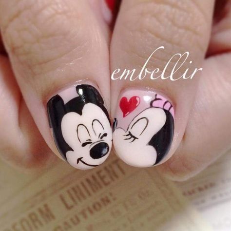 Mickymaus Nail Art, Minnie Mouse Nail Designs, Mickey Nail Art, Nail Art Mickey Mouse, Nail Ideas Valentines, Mickey Mouse Valentines, Disney Nail Ideas, Mickey Nail, Minnie Mouse Nail Art