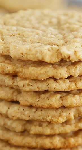 Soft And Chewy Oatmeal Cookies, Chewy Oatmeal Cookies Recipe, Vanilla Oatmeal, Chewy Oatmeal Cookies, Oatmeal Cookies Chewy, Oatmeal Cookie Recipes, Köstliche Desserts, Yummy Sweets, Melt In Your Mouth