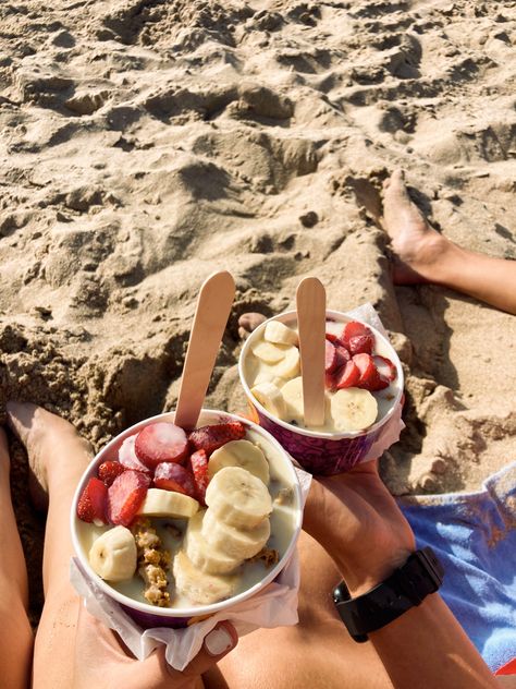 #couple #acai #beach #summer #boyfriend #pinterest #aesthetic #tumblr Acai Tumblr, Açaí Aesthetic, Acai Aesthetic, Beach Smoothie, Summer Boyfriend, Raging Waters, Pinterest Wall, Food Pic, Acai Bowls