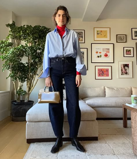 Contemporary fashion really wants you to wear a pair of barrel leg jeans All Jeans Outfit, Leandra Cohen, Jean Shirt Outfits, Jeans Dress Outfit, Dress With Jeans, Leandra Medine Style, Barrel Leg Jeans, Jeans Street Style, Leandra Medine