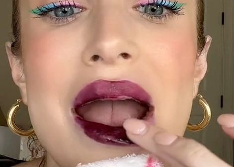 Using food colouring as lipstick is all the rage on TikTok these days - especially because popular influencers are completely into it. Food Coloring Lip Stain, Lip Stain Diy, Toxic Family Members, Food Colouring, Food Dye, Block B, Lip Stain, Food Coloring, Beauty Trends