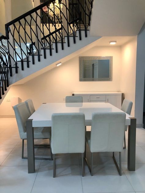 Dinning Under Stairs, Dining Room Under Staircase, Dining Area Near Staircase, Dining Area Under Staircase, Under Stairs Dining Table, Dining Table Under Staircase, Dining Under Staircase, Dining Under Stairs, Dining Table Under Stairs