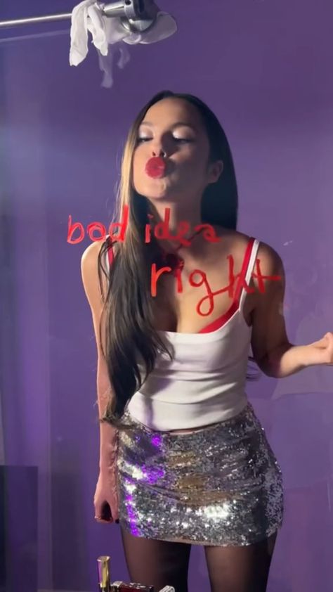 Olivia Rodrigo Gifs, Olivia Lyrics, Swimming In The Ocean, Olivia + Core + Aesthetic, Look Festival, Mexican Girl, Bad Idea, Concert Fits, Mötley Crüe