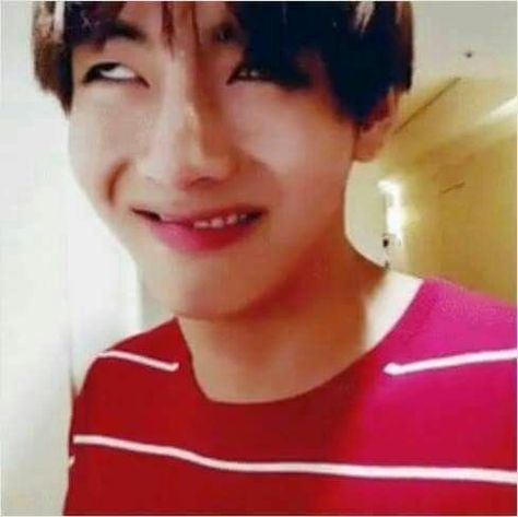 Bts Meme Faces, Bts Reactions, Bts Gif, Taehyung Funny, Bts Funny Moments, Bts Meme, Kim Taehyung Funny, Memes Bts, Meme Faces