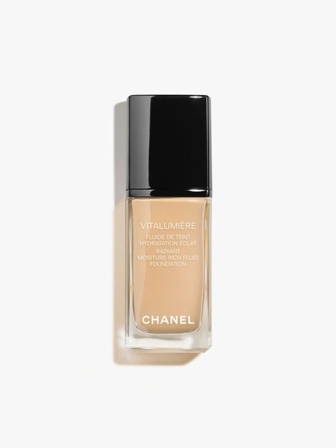 Chanel Vitalumiere, Chanel Foundation, Date Night Makeup, Sephora Skin Care, Glow Foundation, Chanel Beauty, Chanel Makeup, Concealer Brush, Luxury Makeup