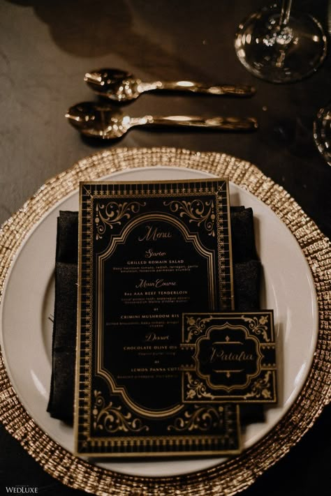 Wedding Black And Gold Theme, Black N Gold Wedding, Black Victorian Wedding, Gold And Black Wedding Theme, Dark Modern Wedding, Black And Gold Wedding Decorations, Modern Gothic Wedding, Black Gold Wedding Theme, Wedding Decorations Black