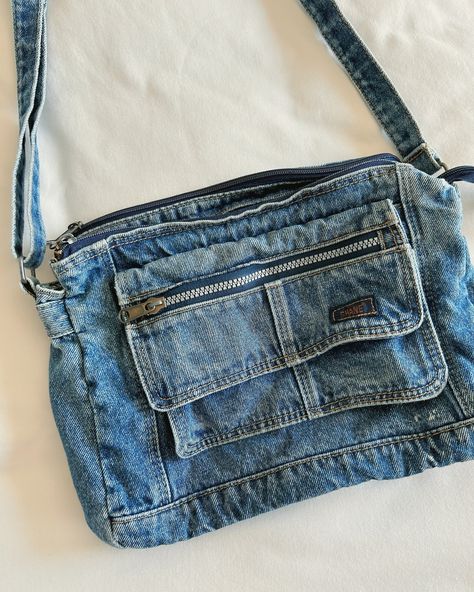 ⭐️ SOLD ⭐️ Jean shoulder bag with lots of pockets $20 Comment “I want it” or dm me if you would like to buy this bag 💙 Jean Handbag, Bag With Lots Of Pockets, Jean Purse, Lots Of Pockets, Dm Me, Mood Board, I Want, Cool Outfits, Purse