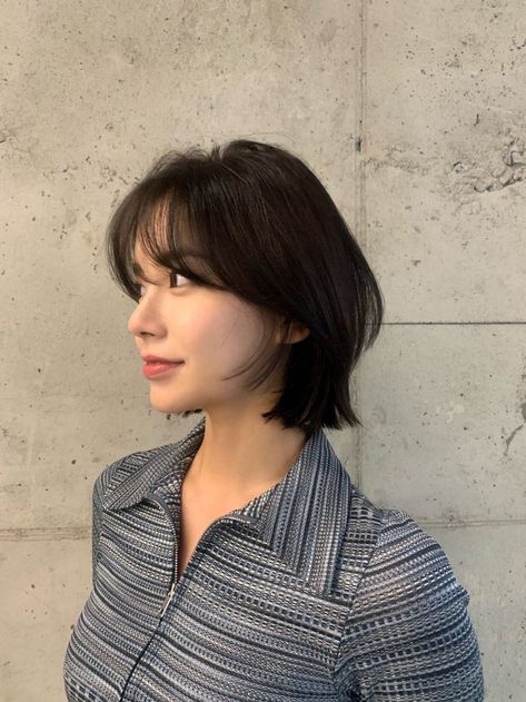 Korean Layered Bob, Korean Haircut Short, Light Haircut, Cut Hair Short, Korean Short Haircut, Wolf Cut Hair, Korean Short Hair, Asian Short Hair, Hair Inspiration Short