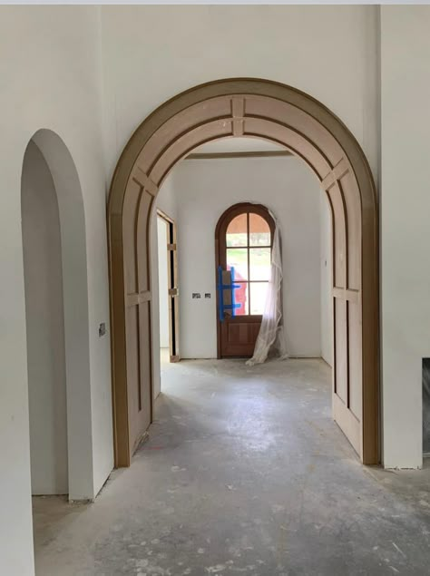 Arch Molding, Door Entryway, Fantasy House, Classic Interior, Painting Techniques, Windows And Doors, Architecture Details, Accent Wall, Family Room