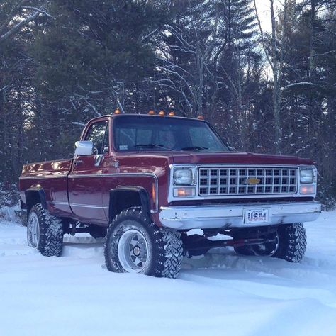 2,943 Likes, 15 Comments - SquareBody USA (@squarebody_usa) on Instagram: “@direland194 1980 K20 playing in the snow Get your Square Body Nation Gear Square Body Nation…” Jacked Up Truck, Country Trucks, Trucks Chevy, Trucks Lifted Diesel, Vintage Pickup Trucks, Old Ford Trucks, Pick Up Truck, Classic Ford Trucks, Lifted Chevy Trucks