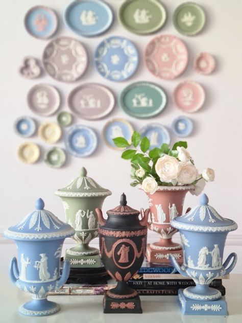 Wedgewood China, Chinoiserie Home, Wedgwood Pottery, Wedgwood Jasperware, Milk Glass, Furniture Accessories, Chinoiserie, Interior Inspiration, Bucket List