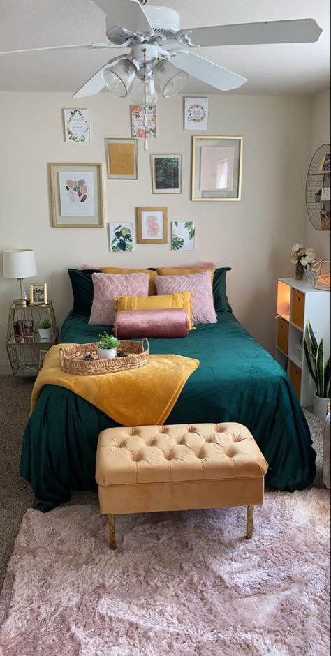 Emerald green room with mustard yellow and pink detailing. Emerlad Green Bedding, Emerald Bed Room, Emerald Green Yellow Pink Bedroom, Emerald Green Bedframe Room, Mustard And Turquoise Bedroom, Green Pink Room Bedrooms, Pink And Green Decor Bedroom, Emerald And Yellow Bedroom, Pink Teal Yellow Bedroom