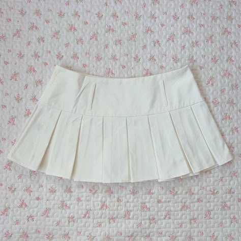 White Pleated Skirt Outfit, 2000s Japanese Fashion, 2000s Clothes, Digital Closet, Dr Wardrobe, Dr Closet, My Dream Wardrobe, Cute Skirts, Really Cute Outfits