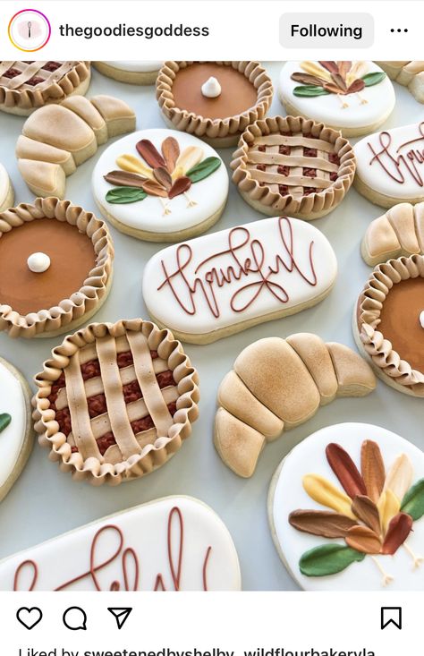 Pilgrim Cookies Decorated, Fall Cookie Sets, Thanksgiving Royal Iced Cookies, Thankful Cookies Decorated, Friendsgiving Sugar Cookies, September Cookies Decorated, Simple Cookies Decorated, Fall Cookie Ideas Decorated, Fall Theme Cookies