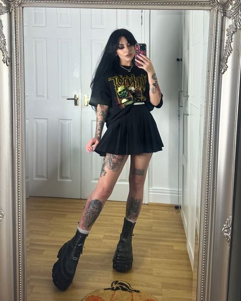 Trendy Rock Concert Outfit, Black Skirt Goth Outfit, Girly Alt Aesthetic, Nu Metal Concert Outfit, Fashion Tights Outfits, Knee High Boots Outfit Grunge, Band Tee Skirt Outfits, Rockville Festival Outfits, Cool Goth Outfits