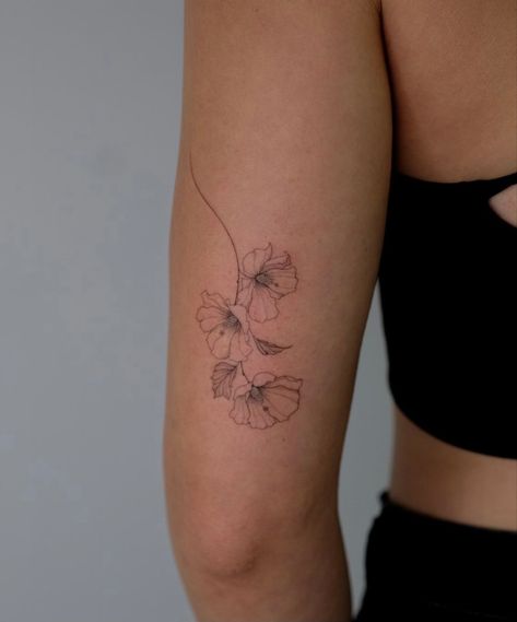 Poppy Flower Arm Tattoo, World Tattoos For Women, Abstract Floral Tattoo, Half Flower Tattoo, Butterfly Tattoos Images, Wrist Tattoo Ideas, Wrist Tattoo Designs, Small Finger Tattoos, Lavender Tattoo