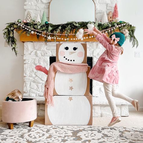 Cardboard Snowman, Snowman Craft Ideas, Diy Pompoms, Cardboard Craft, Snowman Craft, Pink Wrapping Paper, Diy Fashion Projects, Snowman Candle, Cardboard Box Crafts