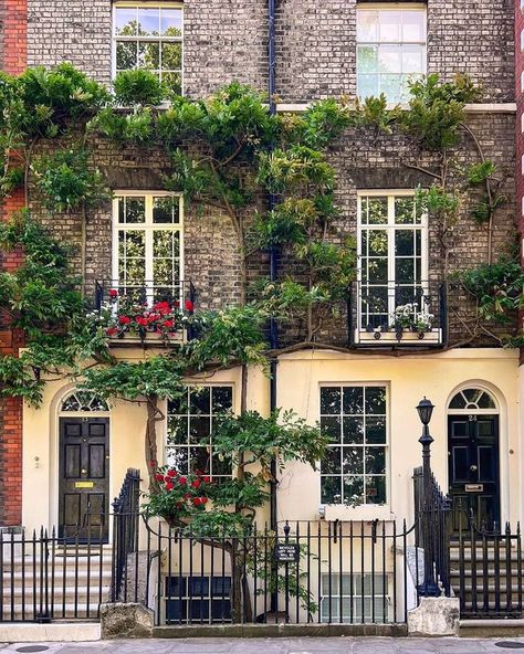 Richmond London Houses, Richmond Uk, London Southbank, Richmond House, Southbank London, Richmond London, London Houses, London Interior, Townhouse Designs