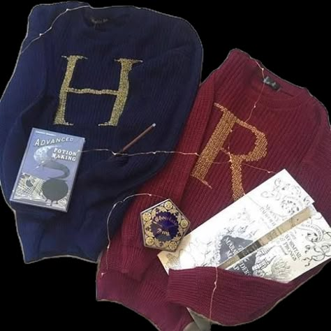 Harry Potter Knit, Personalised Jumpers, Harry Potter Sweater, You Are My Moon, Hogwarts Aesthetic, Harry Potter Outfits, Harry Potter Aesthetic, Harry Potter Series, James Potter