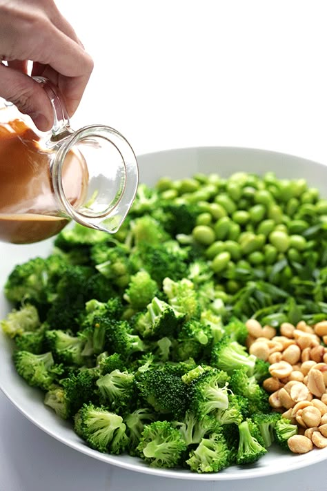 This Asian Broccoli Salad recipe is quick and easy to make, and tossed with the most delicious peanut sauce. Peanut Broccoli, Broccoli Edamame, Asian Broccoli Salad, Brócoli Salad, Salad With Peanut Sauce, Asian Broccoli, Easy Peanut Sauce, Recipe Broccoli, Teriyaki Chicken And Rice