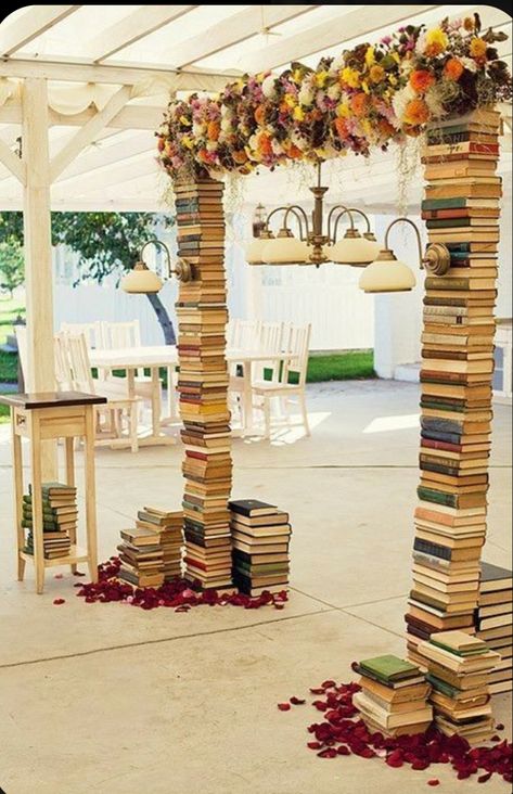 Academy Classroom, Tiny Library, Book Themed Party, Book Themed Wedding, Nerdy Wedding, Kind Photo, Booth Decor, Library Wedding, Book Theme