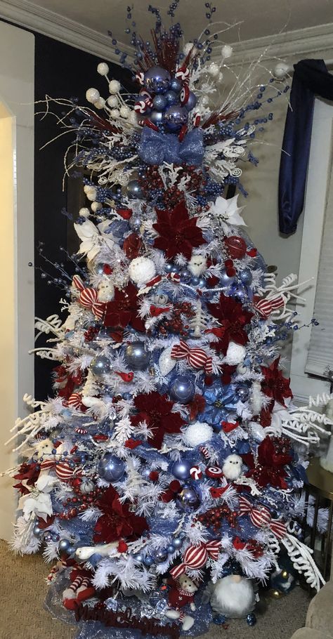 Year Round Christmas Tree, Patriotic Christmas Tree, Country Christmas Trees, Patriotic Christmas, Blue Christmas Tree, Holiday Tree Decorations, Creative Christmas Trees, Christmas Tree Decorations Diy, Snowman Christmas Tree