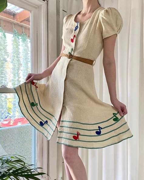 Summer Vintage Dress, 1930s Summer Fashion, Music Note Dress, 1940s Outfits, Fashion 1940s, Vintage Wardrobe, 40s Fashion, Special Dresses, 1930s Fashion