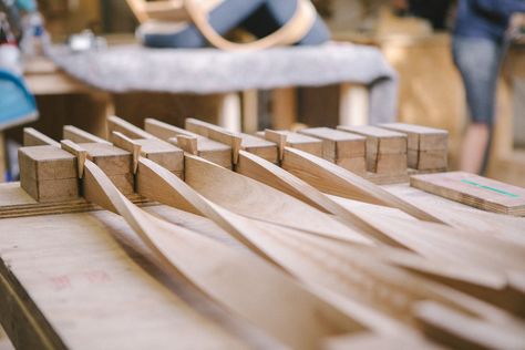 Bending Plywood, Workshop Photography, Hanging Seat, Wood Bending, Plywood Diy, Steam Bending, Steam Bending Wood, Tom Raffield, Flexible Wood