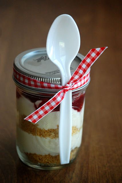 Mason Jar Desserts, Cheesecake In A Jar, Dessert In A Jar, Mason Jar Meals, Meals In A Jar, In A Jar, Sweets Desserts, Sweets Treats, Food Gifts